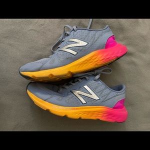 New balance light weight tennis shoes